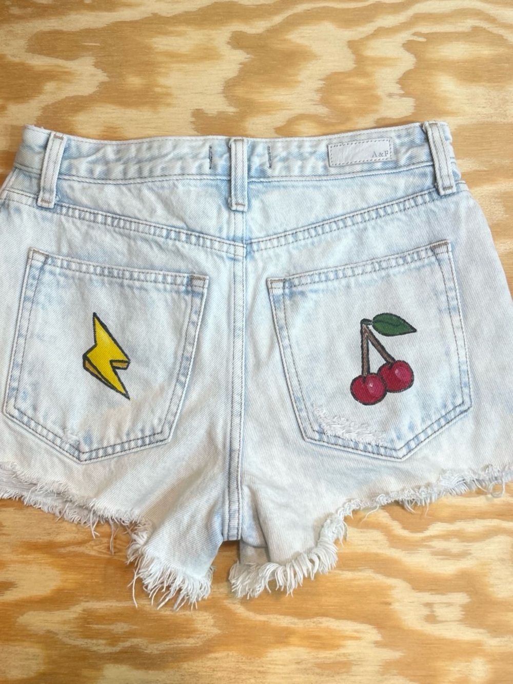 Abercrombie & Fitch Annie High rise Distressed Graphic Denim Size 26